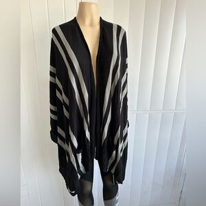 NWT OST Blanket Poncho Black/ Grey Size Medium